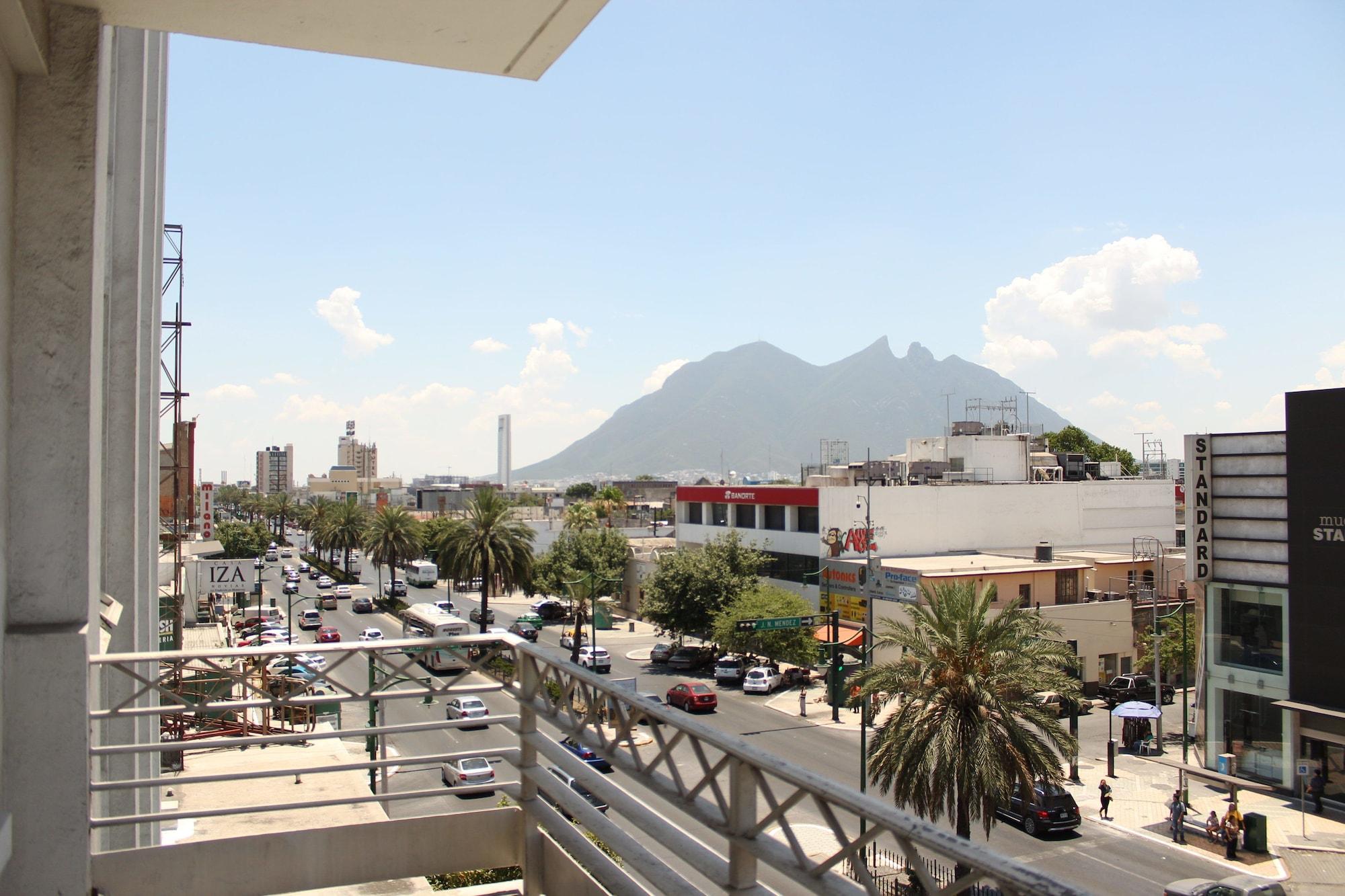 Hotel Plaza Del Arco Express Monterrey Exterior foto